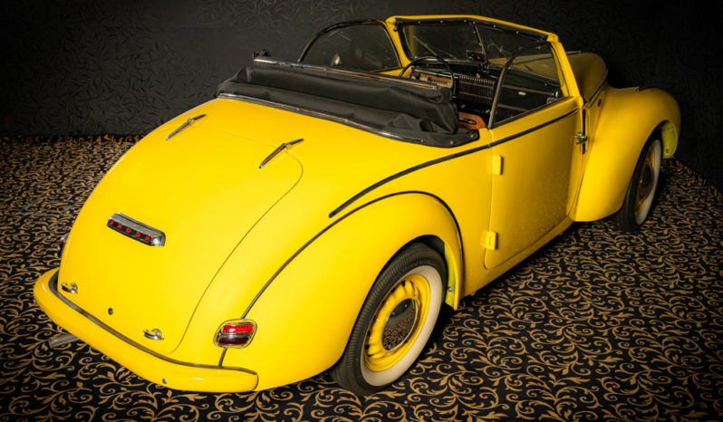 ŠKODA 1102 TUDOR roadster full